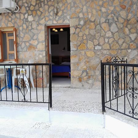 "Aris" Sevasti Symi Studios Extérieur photo