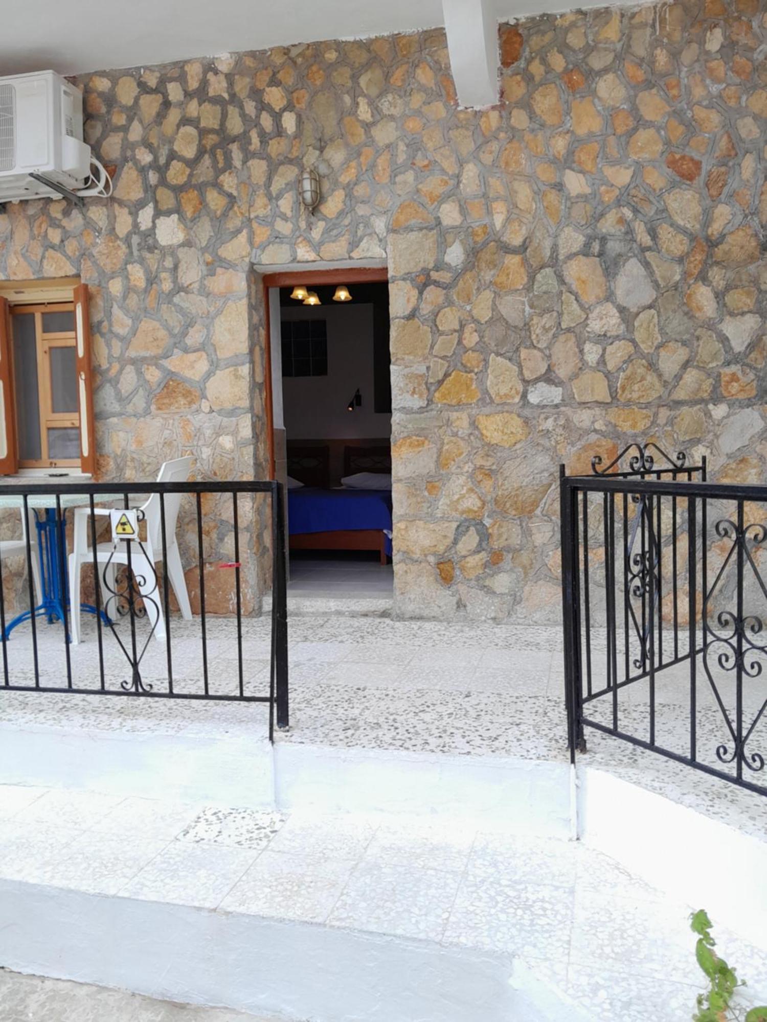 "Aris" Sevasti Symi Studios Extérieur photo