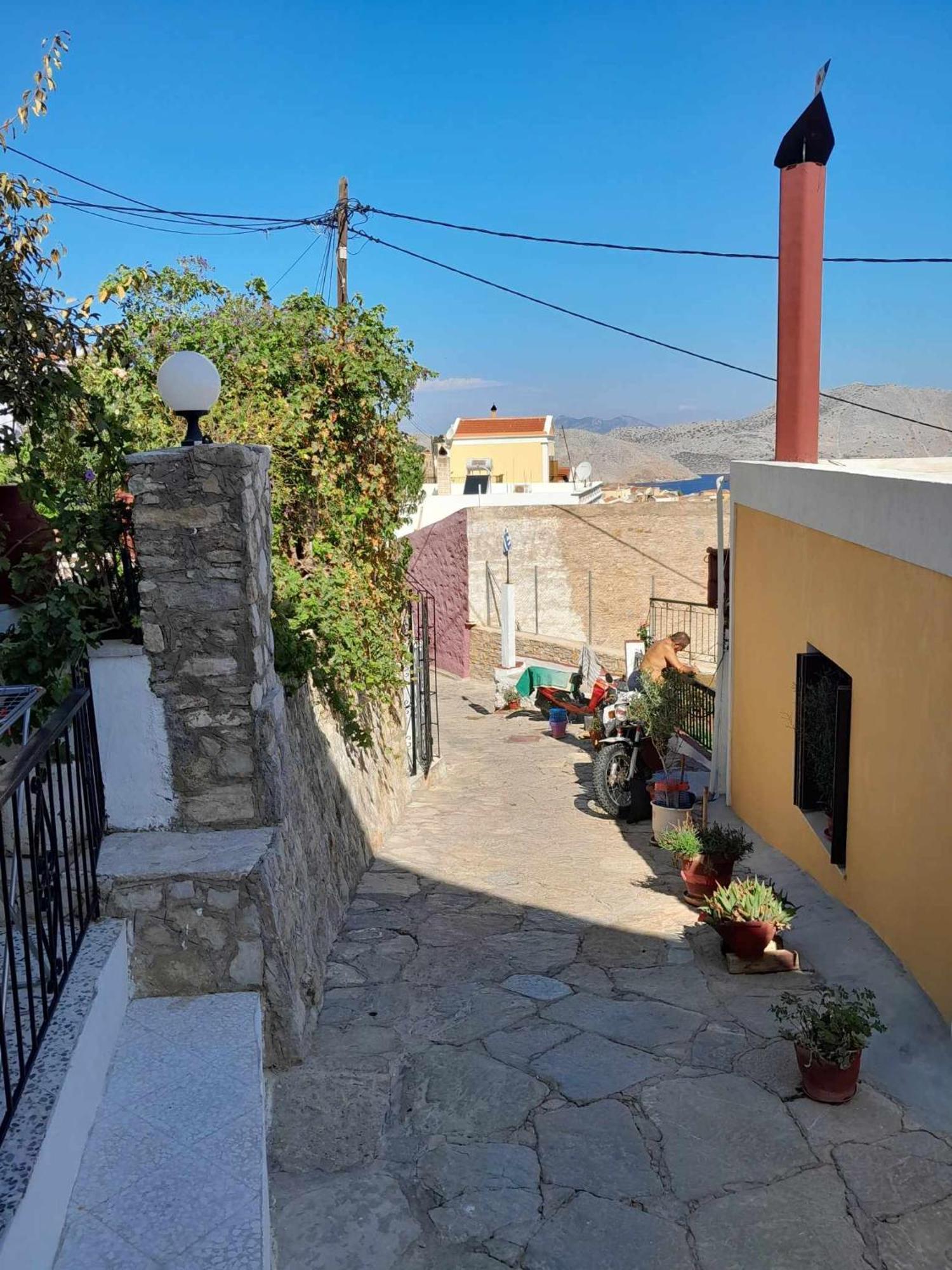 "Aris" Sevasti Symi Studios Extérieur photo