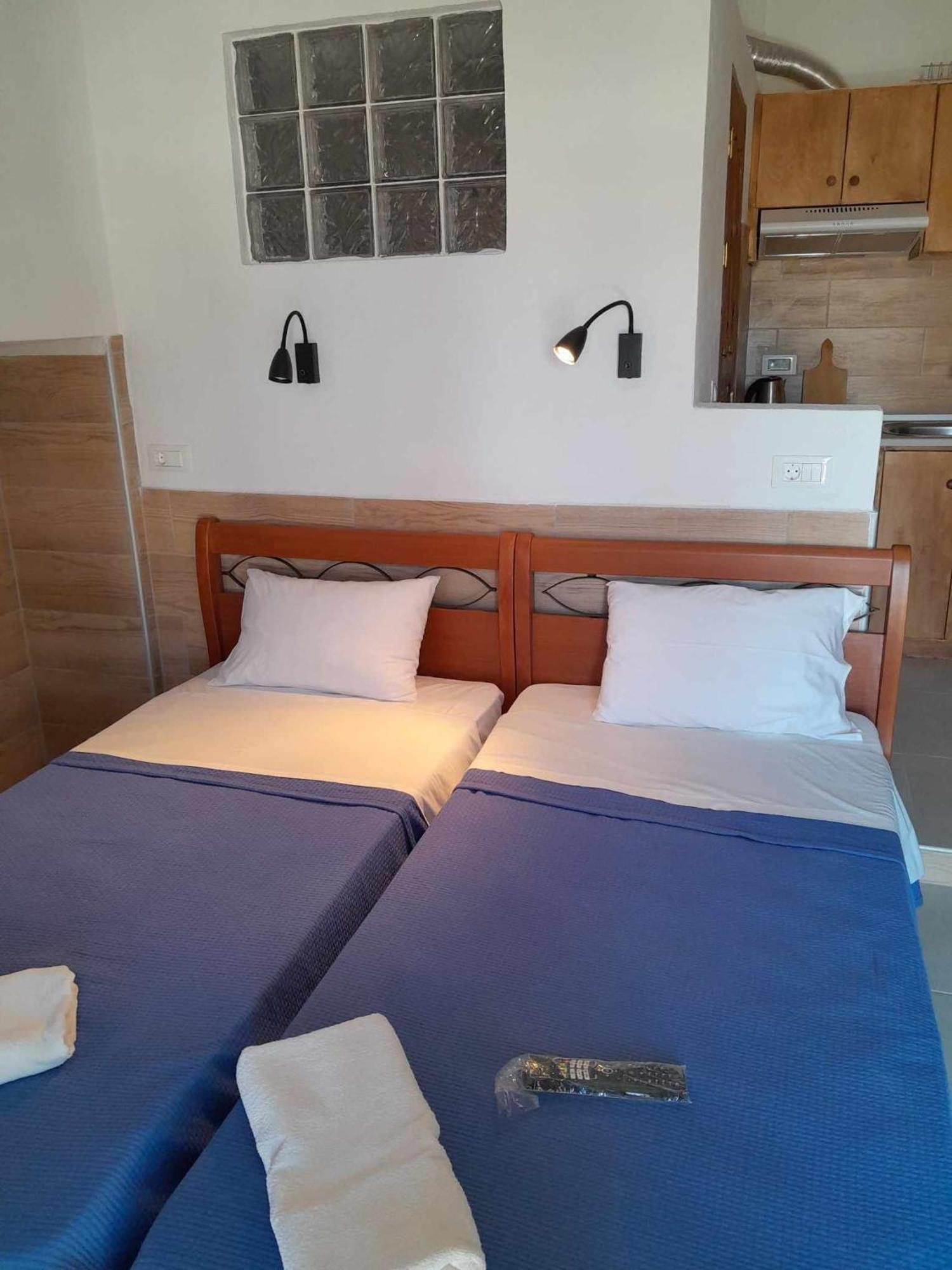 "Aris" Sevasti Symi Studios Extérieur photo